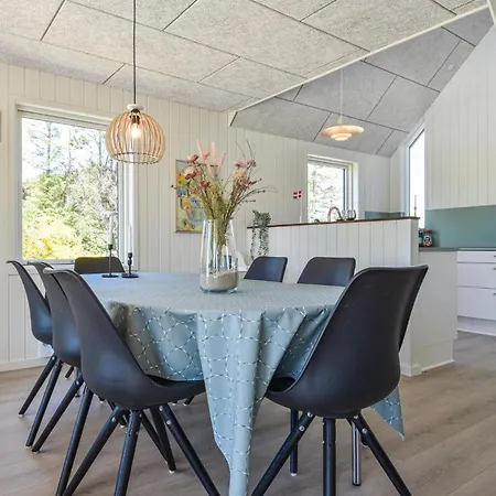 Stunning In With Kitchen Holiday home *